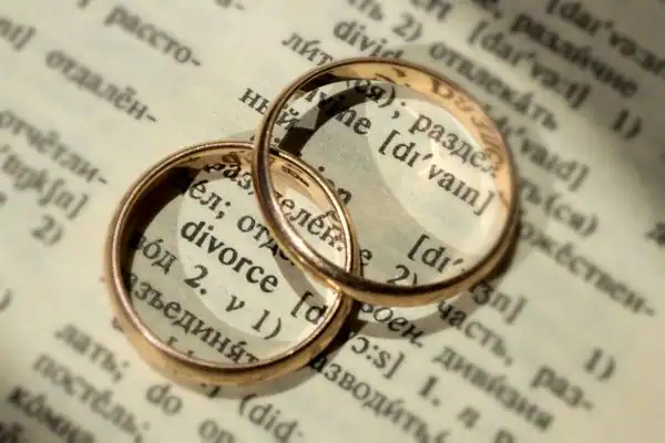 Image of rings removed before divorce mediation Carlisle